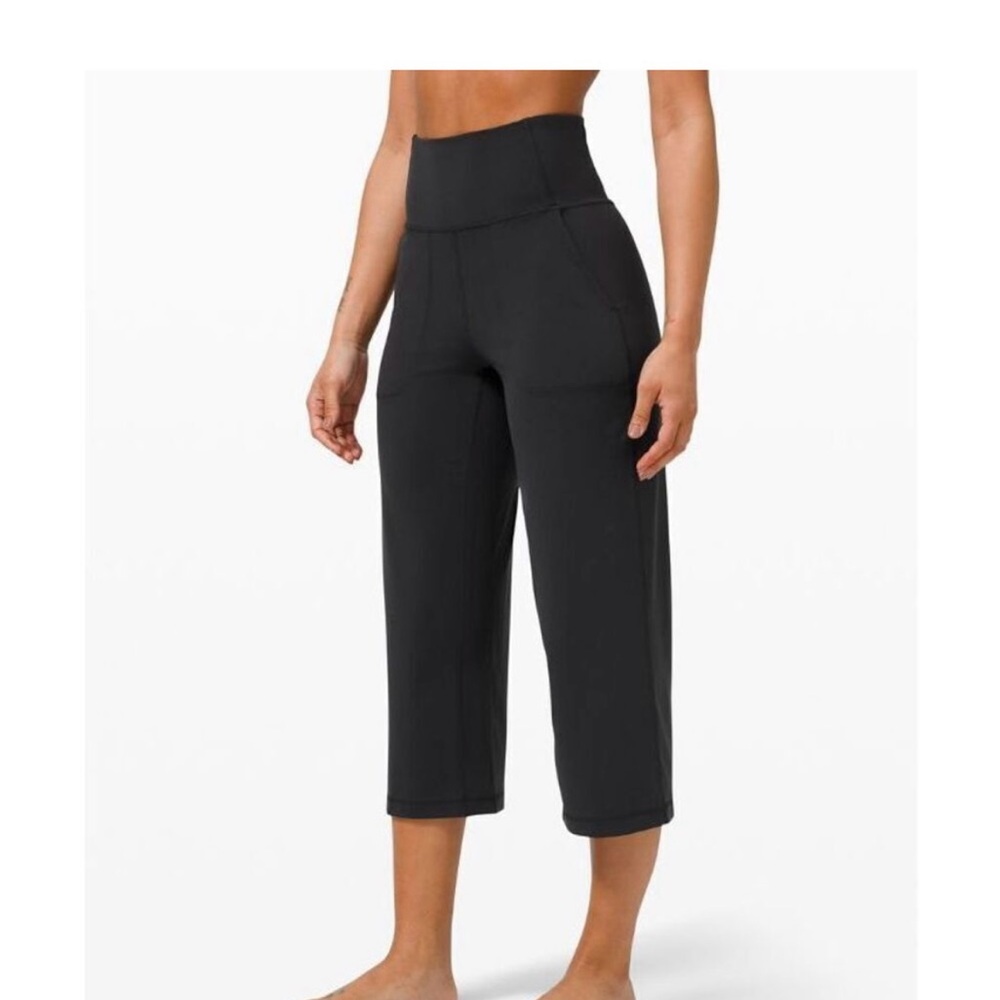 LULULEMON- High-Waisted, cropped, Align Women's Pants. 23” inseam - Picture 3 of 12